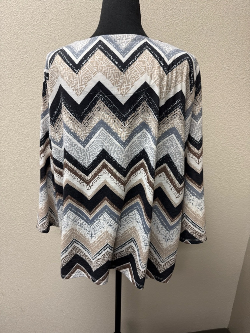 Alfred Dunner Chevron Print Top L Studded Neck 3/4 Sleeve Stretch Blouse - Picture 5 of 9